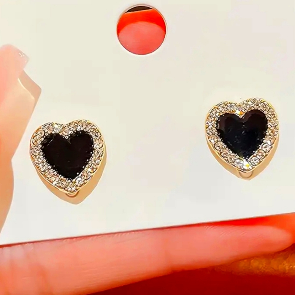 Tiny heart ❤️ stud earrings